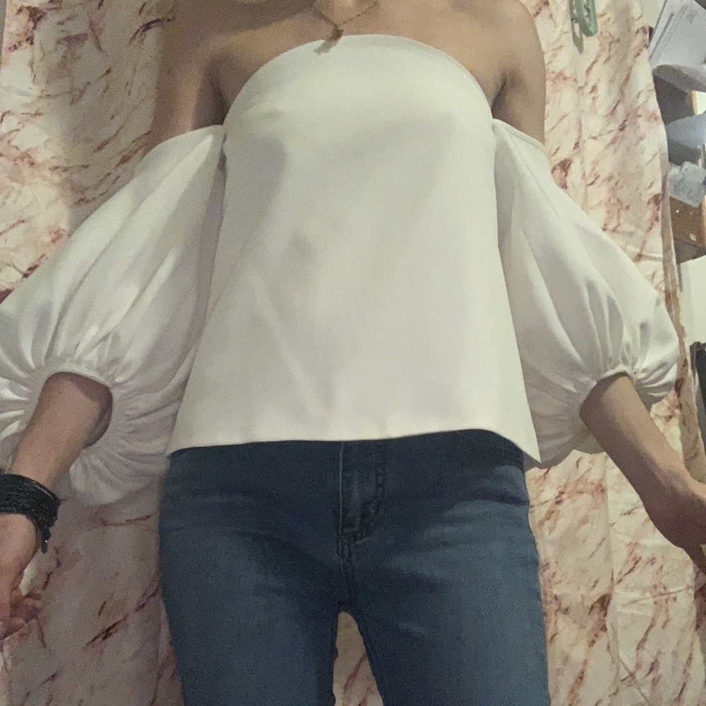 Top off the shoulder. New - Picture 3 of 3